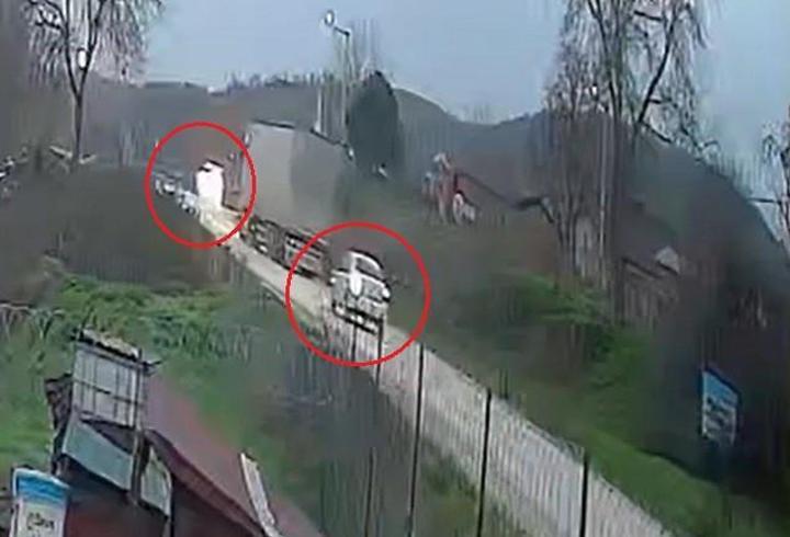 Virajda sollama kazası kamerada; 3 yaralı