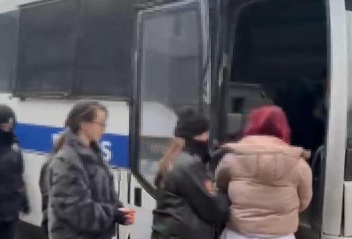 'OnlyFans'ta müstehcen içerik paylaşan şüpheliler tutuklandı