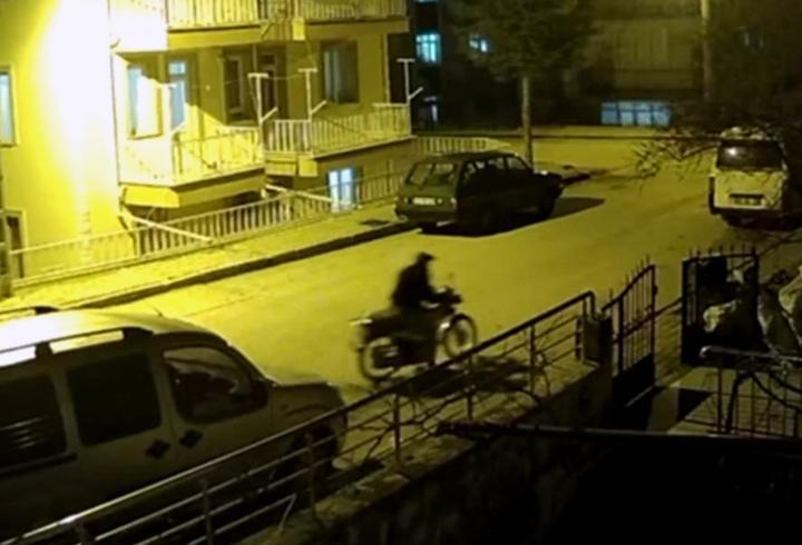Motosiklet hırsızlığı kamerada