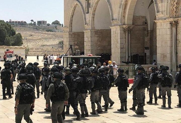 İsrail polisi, Mescid-i Aksa İmamı Abbasi'yi gözaltına aldı