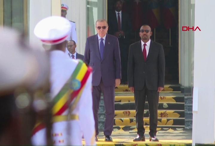 Cumhurbaşkanı Erdoğan Etiyopya'da: Abiy Ahmed tarafından resmi törenle karşılanıyor