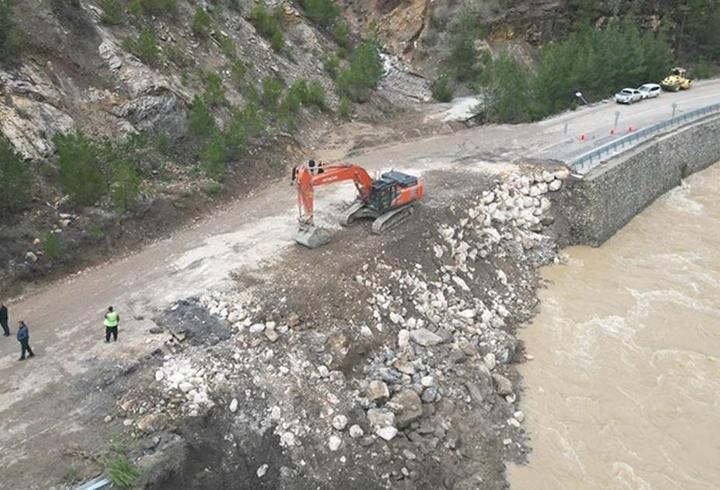 Adana'nın Feke ilçesinde eğitim öğretime 1 gün ara
