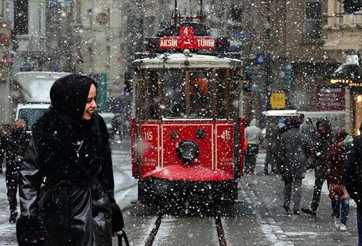 SON DAKİKA... İstanbul’a kar yağışı başladı! Uyarılar peş peşe geldi