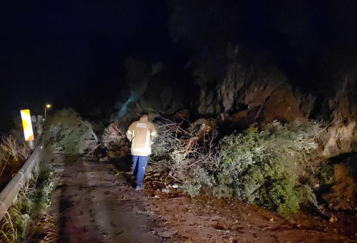 Mudanya-Altıntaş yolu heyelan nedeniyle ulaşıma kapandı