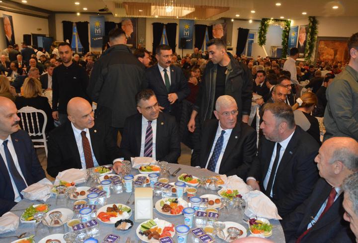 Dervişoğlu, Balıkesir’de iftara katıldı