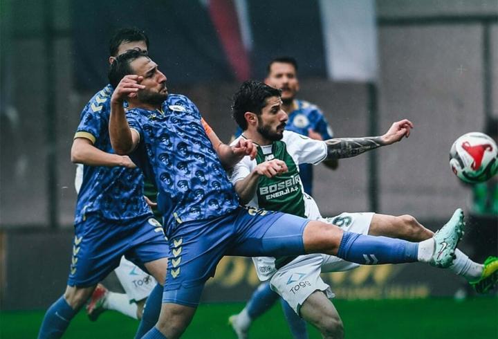 Menemen FK Play-Off'tan kopuyor