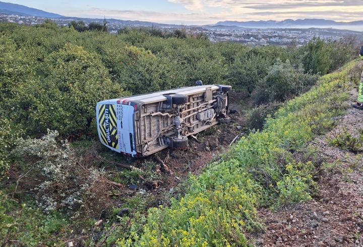 Öğrenci servisi devrildi;  7 öğrenci yaralandı