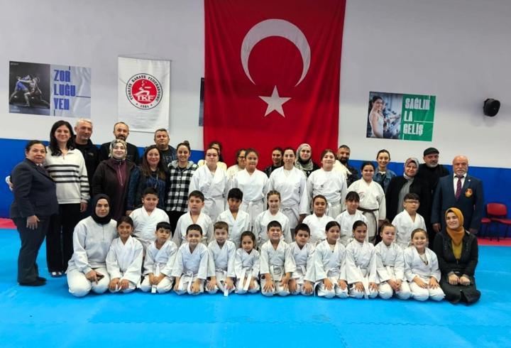 Osmaniye’de karateciler, kuşak terfi sınavında ter döktü