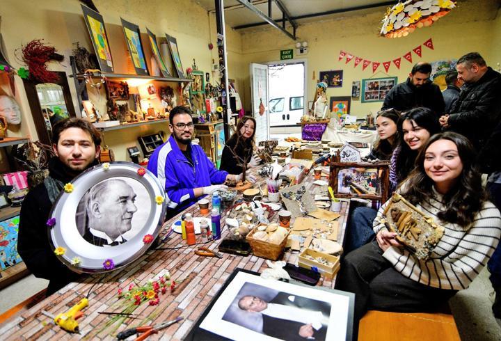 Bornova'da gençler atıkları sanata dönüştürdü