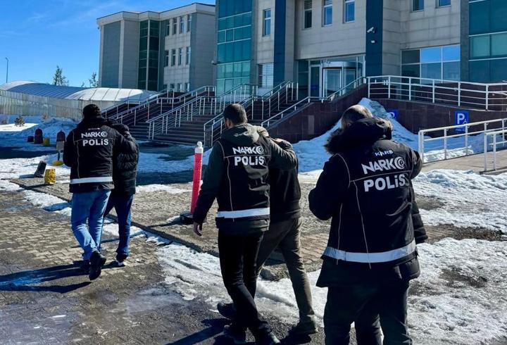 Peçeteye emdirilmiş 1104 içimlik bonzai ele geçirildi