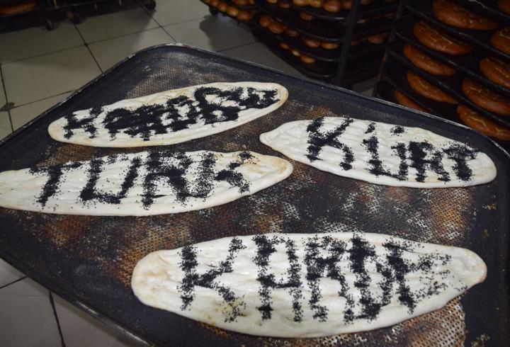 Van'da fırın işletmecisinden ramazan pidesiyle 'kardeşlik' mesajı