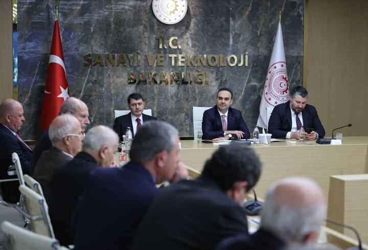 Bakan Kacır, iftarda OSB başkanlarıyla bir araya geldi