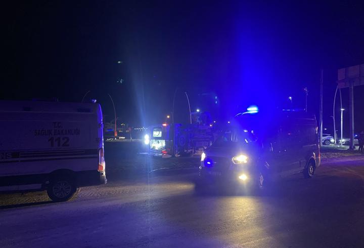 Manisa’da otomobille çarpışan ambulans devrildi: 5 yaralı