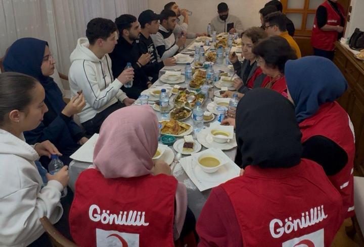 Kızılay’dan Bolu’daki Gazzeli öğrencilere iftar