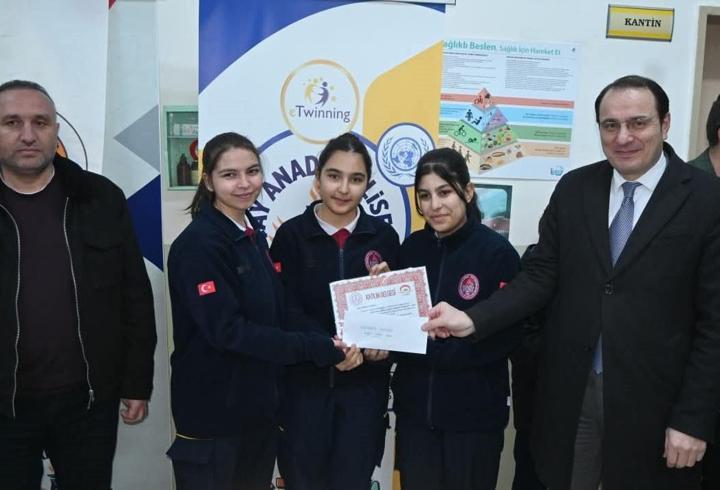 Kaymakam Türker, öğrenci ve velilerle iftara katıldı