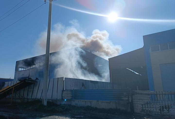 İzmir'de geri dönüşüm fabrikasında yangın