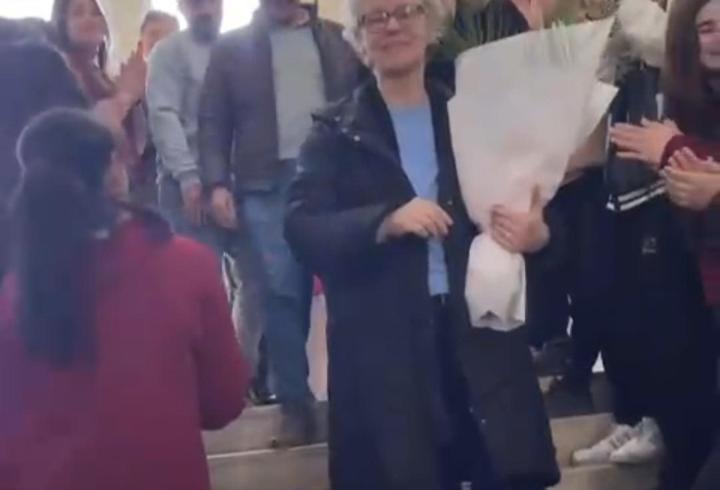 Emekli olan Meral öğretmene alkışlarla veda ettiler