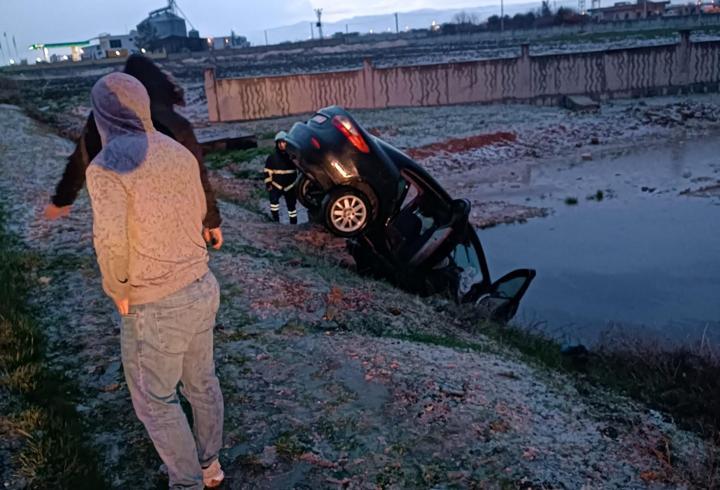 Mardin'de kayganlaşan yolda 3 araç şarampole devrildi: 9 yaralı 
