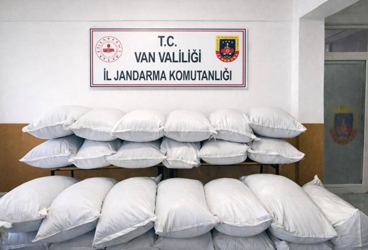 Van'da 3 milyon 150 bin TL değerinde kaçak gıda ele geçirildi