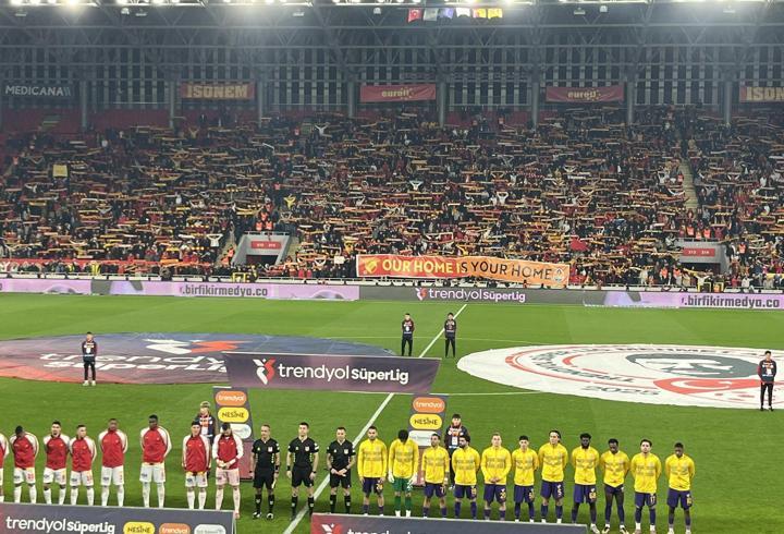 Arda Turan'dan Göztepe taraftarına teşekkür