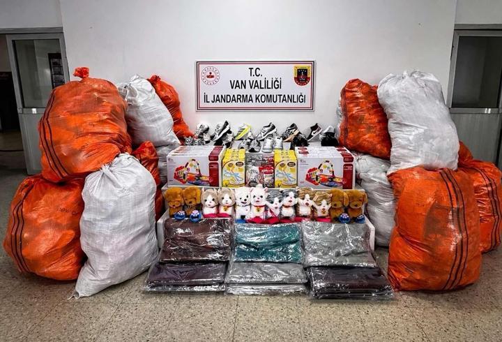 Başkale’de 6,4 milyon TL’lik kaçak eşya ele geçirildi