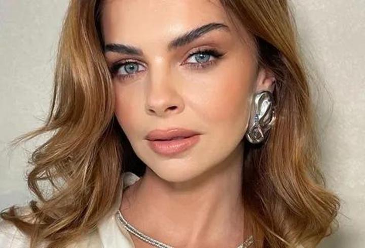 Pelin Karahan'dan Hakan Gence'ye Samimi Açıklamalar! 12 Yıllık Evliliği Bitiyor mu? "Artık Kimse Yaşının İnsanı Değil! 15-17 Yaşındaki Kızlar 30 Yaşında Gibi Duruyor"