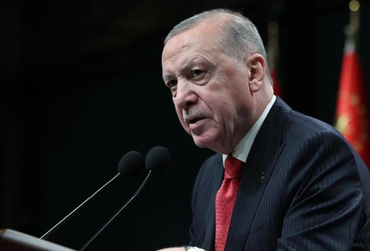 TOKİ Ankara kura sonuçları, başvuran vatandaşların gündeminde yer alıyor. 2026 yılı TOKİ kura takvimi, resmi program doğrultusunda ocak ayı itibarıyla yakından takip ediliyor. İstanbul, Ankara, İzmir ve diğer illerde hayata geçirilen sosyal konut projelerinde kura süreci tüm hızıyla devam ediyor. Toplu Konut İdaresi Başkanlığı (TOKİ) öncülüğünde yürütülen çalışmalar kapsamında bugüne kadar 75 şehirde 331 bin 833 konut için kura çekimi gerçekleştirildi ve birçok şehirde hak sahipleri belli oldu. 
