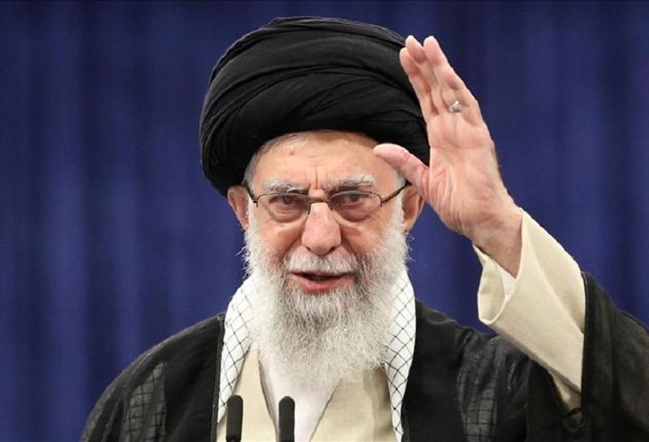 İran için neden önemliydi? İşte Hamaney'in portresi...