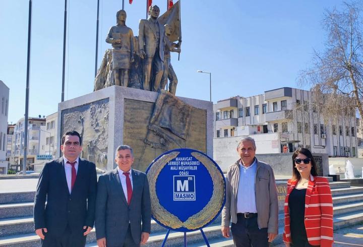 Muhasebe Haftası'nda çelenk sunumu