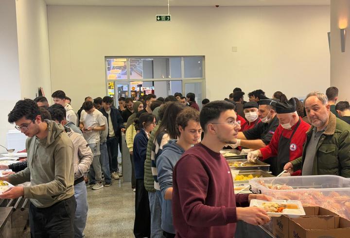 OMÜ’de binlerce öğrenci her akşam iftarda buluşuyor