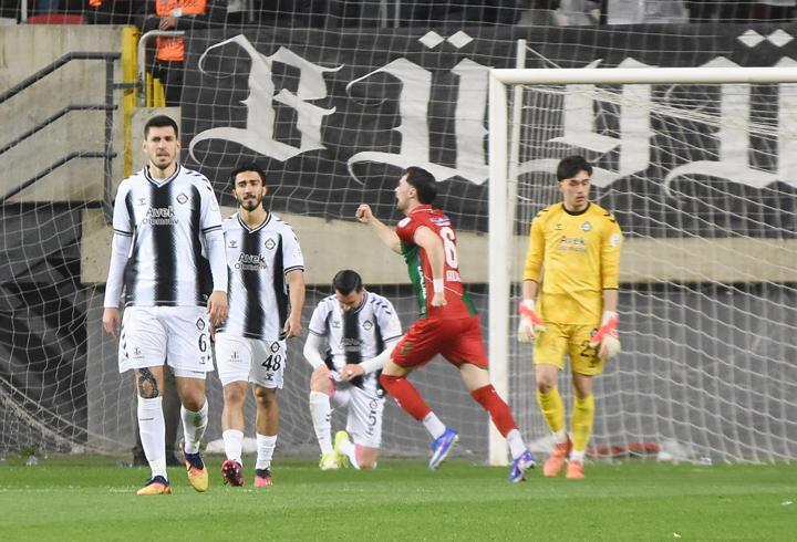 Altay evinde yıkıldı