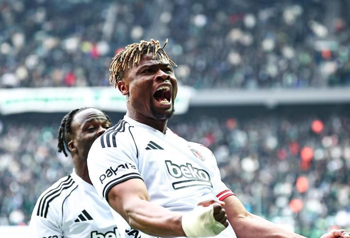 Beşiktaş'ın yeni stoperi Agbadou büyük beğeni topladı