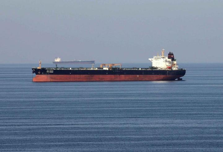 İran, ABD askeri üssü bulunan Körfez ülkelerine yönelik misilleme saldırılarını dördüncü gününde de sürdürdü. Suudi Arabistan ve Kuveyt’te ABD elçilikleri, drone girişimleri nedeniyle kapatıldı. Savaşın başından bu yana 182 füze ve 689 drone kullanıldığı, saldırıların yaklaşık %90’ının havada durdurulduğu belirtiliyor. İran’ın hedef listesini genişlettiği; askeri noktaların yanı sıra şehir merkezleri ve altyapı alanlarının da risk altında olduğu ifade ediliyor. Birleşik Arap Emirlikleri’nde halk