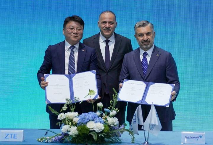 Barselona’da düzenlenen Mobil Dünya Kongresi’nde (MWC) art arda önemli anlaşma haberleri geldi. Kongreye katılan Türk Telekom, Ehang ve ZTE Netsia’nın ardından ULAK ve Nokia ile yapılan anlaşmaları kamuoyuna duyurdu. Şirket CEO’su Ebubekir Şahin yaptığı açıklamada, “Milli ve global iş ortaklarımızla geliştirdiğimiz çözümleri küresel ölçekte sunarak, Türkiye’nin teknoloji üreten ve ihraç eden bir güç olma vizyonuna katkı sağlamayı sürdürüyoruz” dedi.1