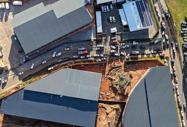 Güney Afrika'da inşaat halindeki bina çöktü: 8 işçi hayatını kaybetti