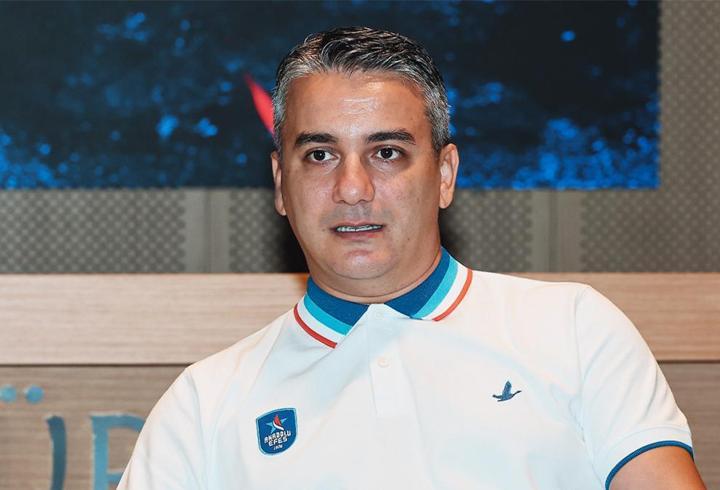 Ziraat Türkiye Kupası A Grubu 4. haftasında Alanyaspor ile Galatasaray kozlarını paylaşacak. Grubu zirvede tamamlamak için son hafta mücadelelerini kazanmayı hedefleyen iki takım da full konsantre bir şekilde sahaya çıkacak. Okan Buruk yönetiminde 3'te 3 yaparak yoluna devam eden sarı-kırmızılılar, 2 galibiyet ve 1 beraberlik alan rakibi karşısında hata yapmak istemiyor. Öte yandan muhtemel 11'ler merak ediliyor. Peki Galatasaray Alanyaspor maçı ne zaman, saat kaçta? Hangi kanalda yayınlanacak?
