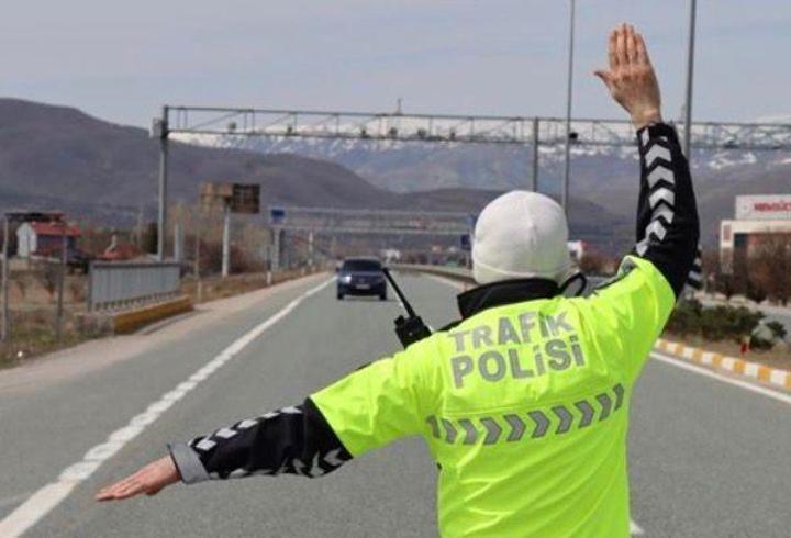 Polisin "dur" ihtarını uymayan ehliyetsiz sürücüye rekor ceza