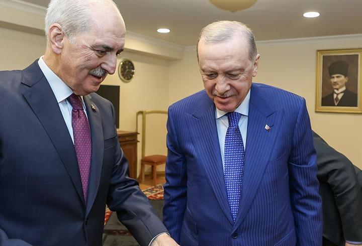 TBMM Başkanı Kurtulmuş, Cumhurbaşkanı Erdoğan'a Sırrı Süreyya Önder'le çekilen bir fotoğrafını takdim etti