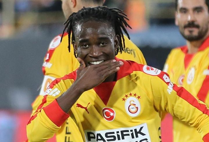 Galatasaray, ilklerin gecesinde grubunu lider tamamladı