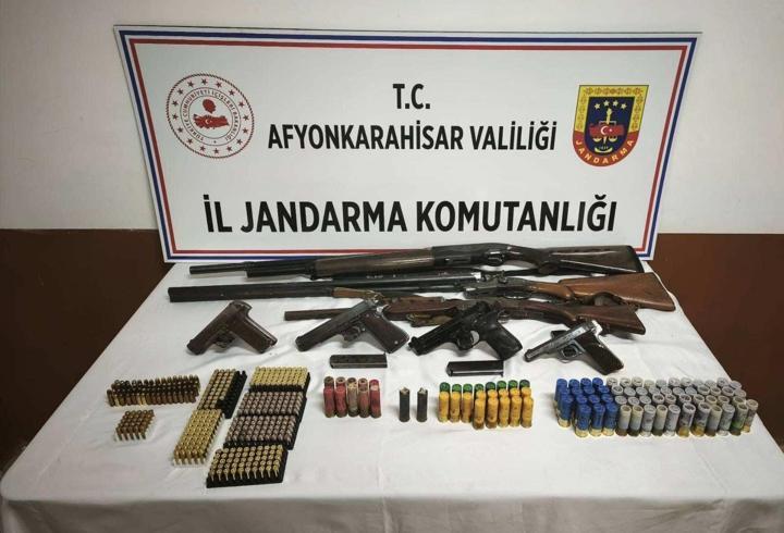 Jandarmadan kaçak silah operasyonu