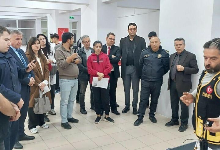 İşitme engelli öğrencilere afet eğitimi