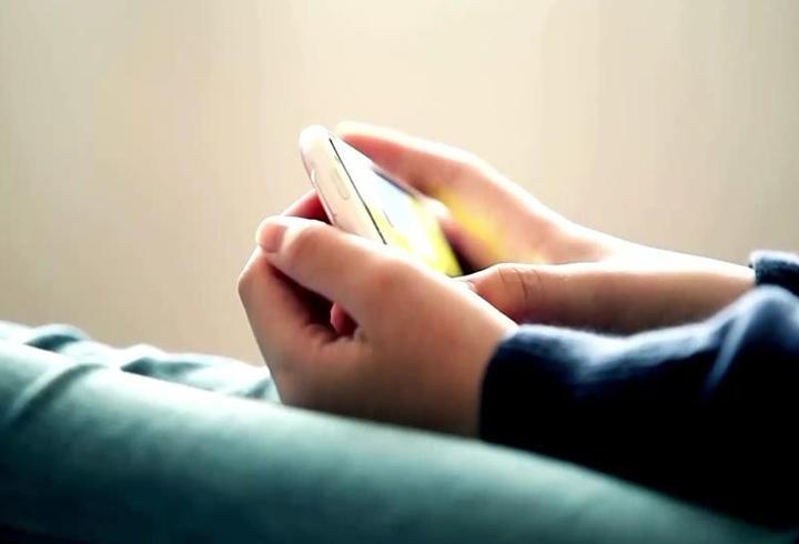 6 AY SONRA YÜRÜRLÜĞE GİRECEK | 15 yaş altına sanal medya yasaklanıyor