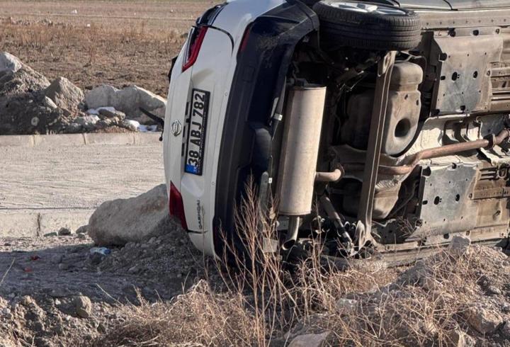 Niğde'de otomobil takla attı; 2 yaralı