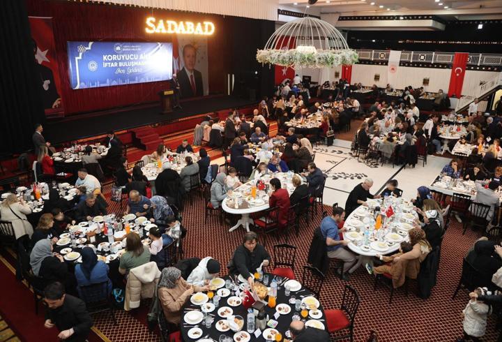 Bursa'da koruyucu aile ve çocuklar için iftar programı düzenledi