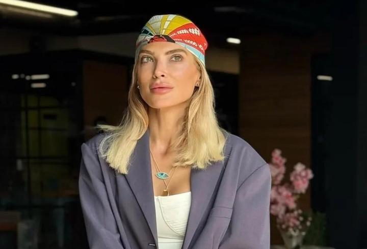 Şeyda Coşkun’un Parmak Arası Çizmeleri Sanal Medyada Olay Oldu!