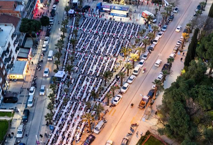 Ramazanın bereketi Turgutlu'da paylaşıldı