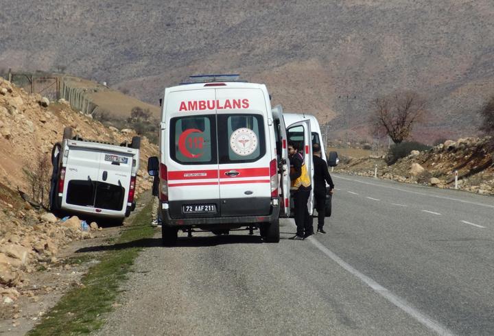 Gercüş’te minibüs takla attı: 1 yaralı