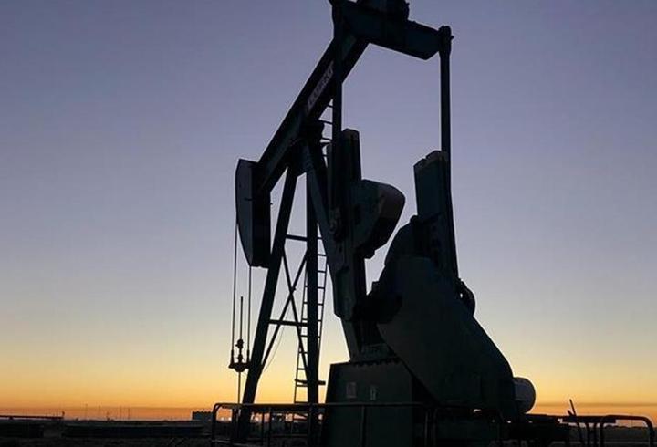 Brent petrolün varili vadeli piyasalarda 85 doları aştı