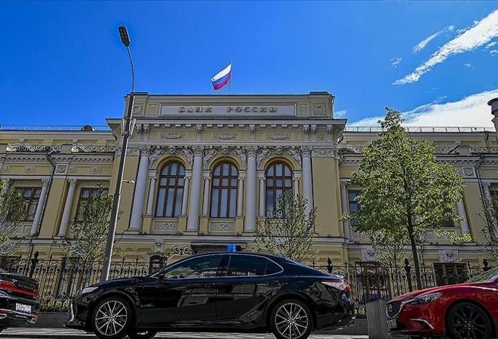 Rusya'da nakit döviz çekimine yönelik kısıtlamalar uzatıldı