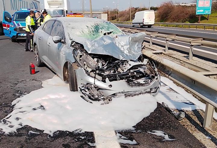 İstanbul- Silivri'de kamyonla otomobil çarpıştı